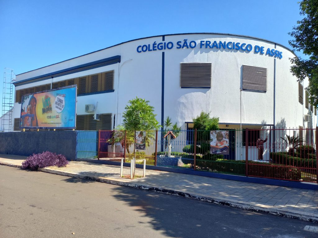 Fachada do Colégio São Francisco de Assis - Mandaguaçu/PR
