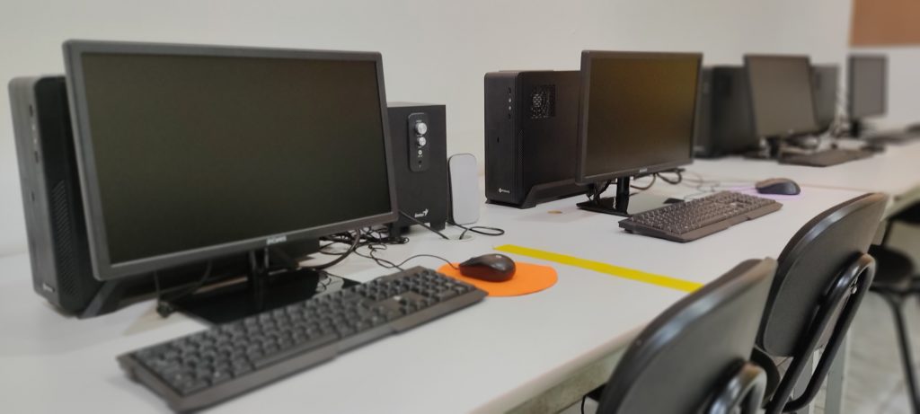 Laboratório de Informática do Colégio São Francisco de Assis - Mandaguaçu