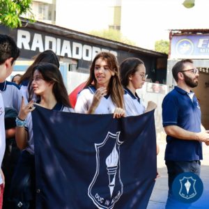 Alunos participam de passeata em homenagem ao Dia Internacional do Idoso