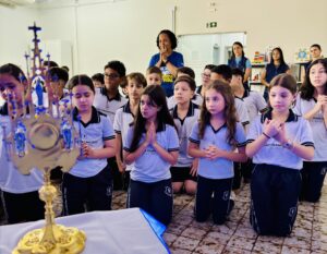 Estudantes do Colégio São Francisco de Assis celebraram o Dia de Todos os Santos
